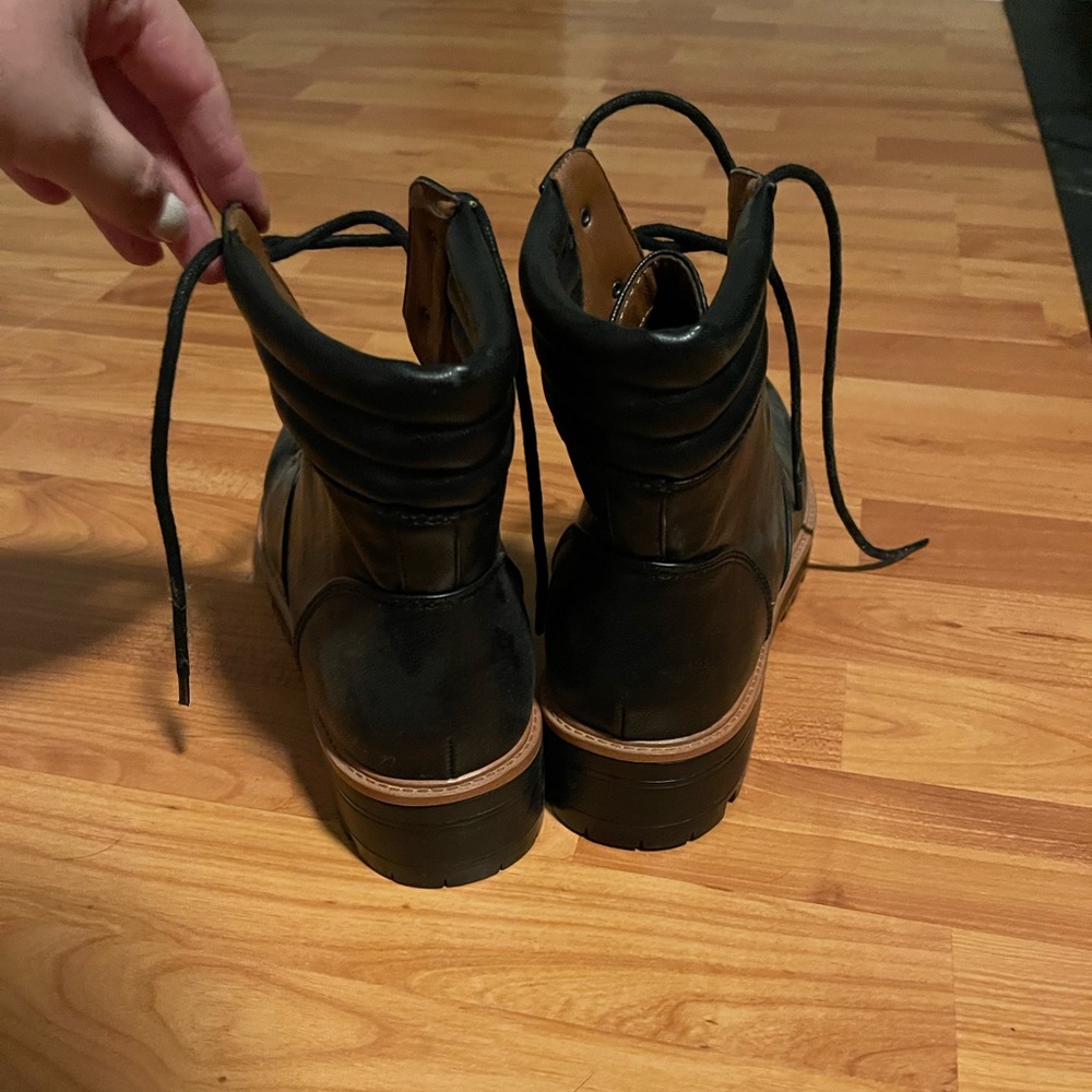 Boots - Picture 3 of 4